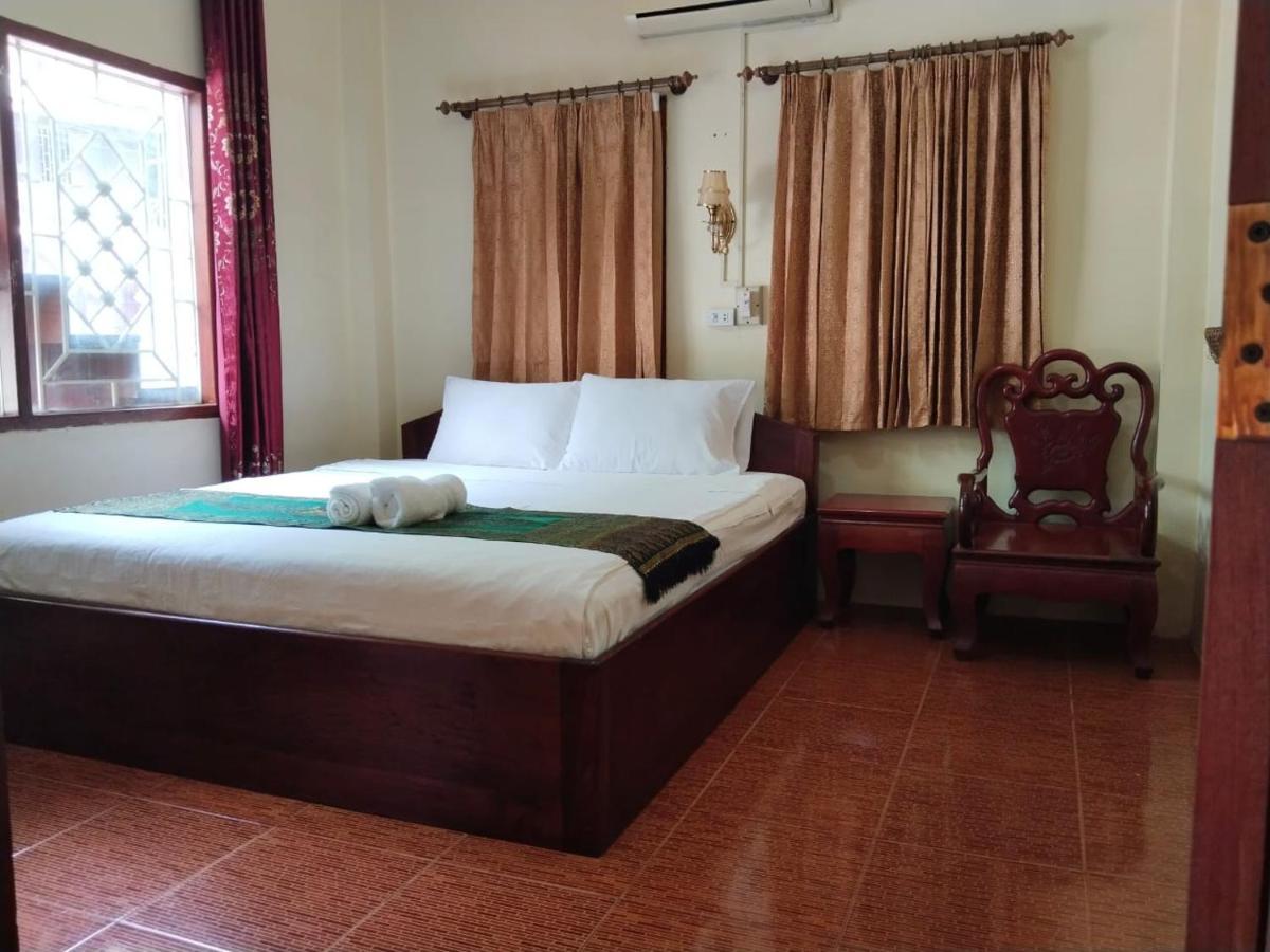 Thipphaphone Guesthouse Pakbeng Exterior photo